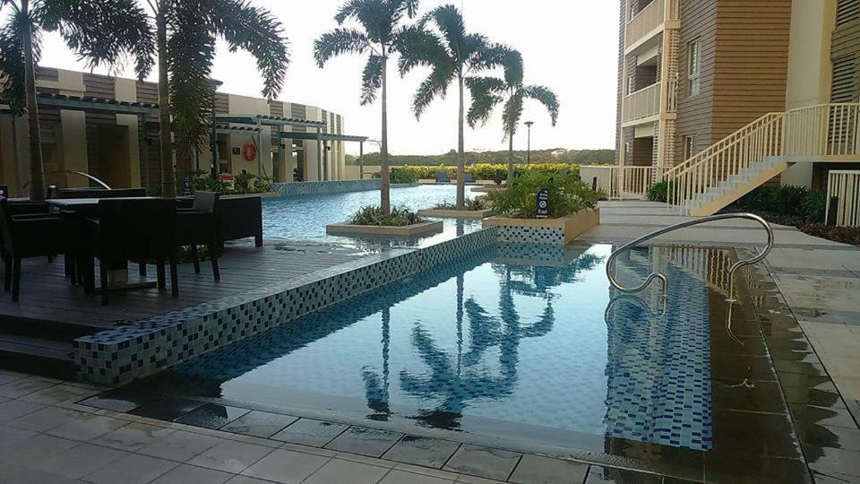Marquee Residences Angeles Exterior foto