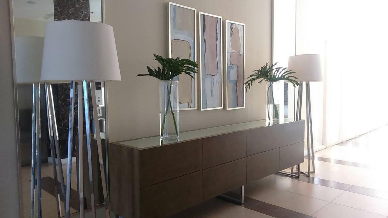 Marquee Residences Angeles Exterior foto