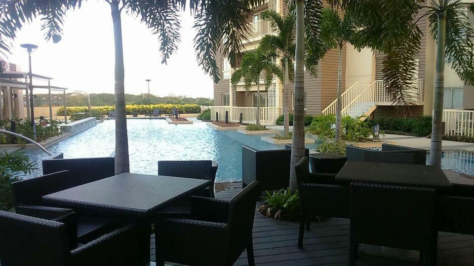 Marquee Residences Angeles Exterior foto